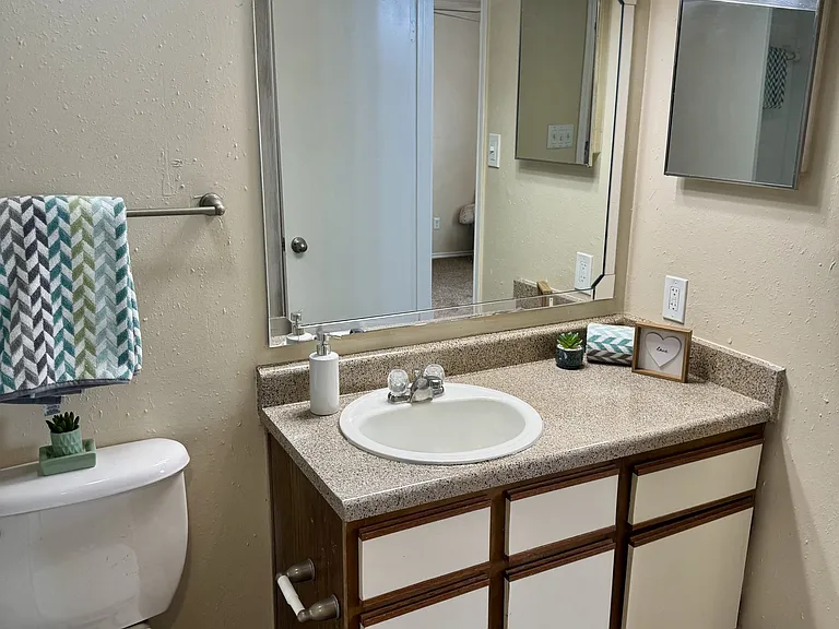 Towne Centre Village — Photo 32