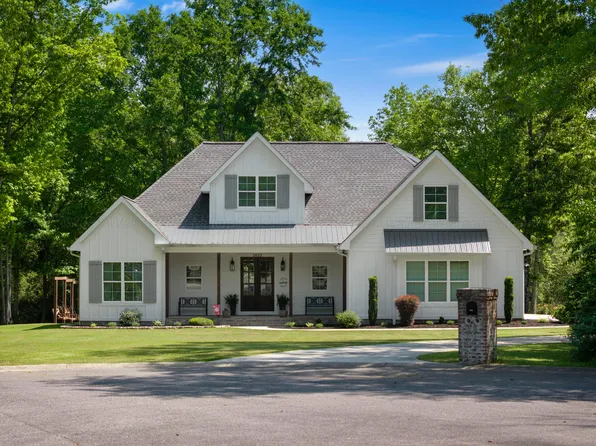 2653 Creekside Ln, Jasper, AL 35503