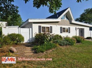 432 W Lakeshore Dr, Lincoln, NE 68528