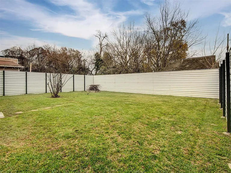 2915 Paige St — Photo 24
