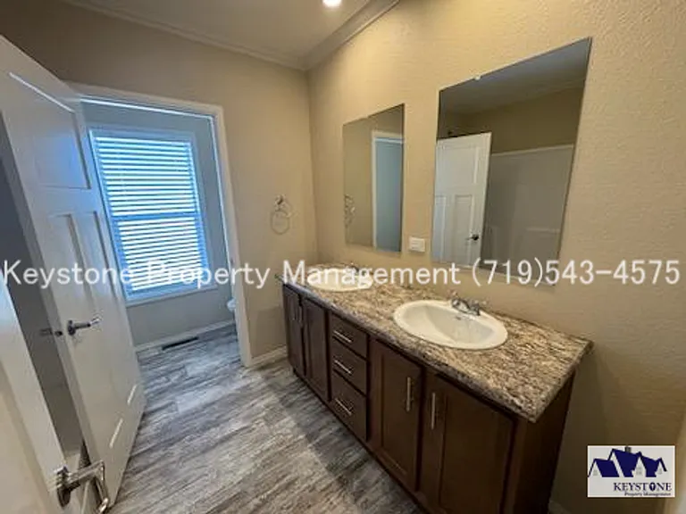 1051 E Platteville Blvd — Photo 26