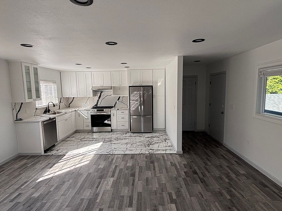 1st image of 1035 Adams St APT 4