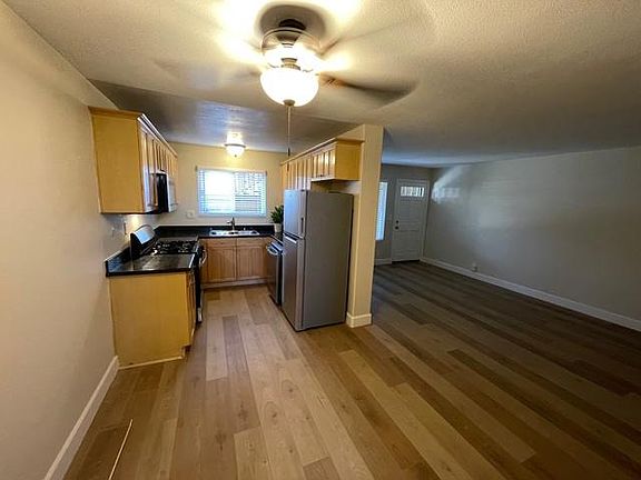 2nd image of 4050 46th St Unit 4