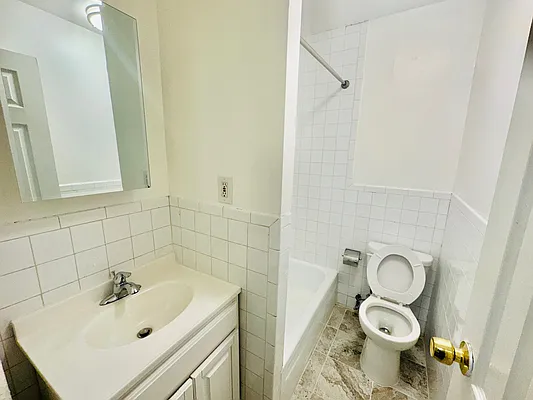 Rented by DeSimone Real Estate | media 5