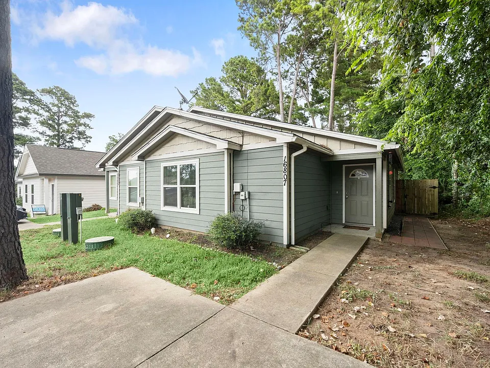 16807 Crestmont