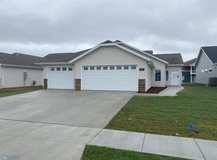 523 Westview Ln E, West Fargo, ND 58078