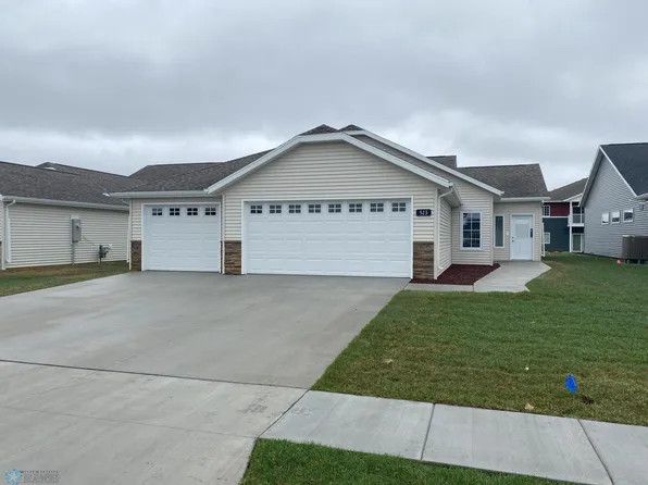 523 Westview Ln E, West Fargo, ND 58078