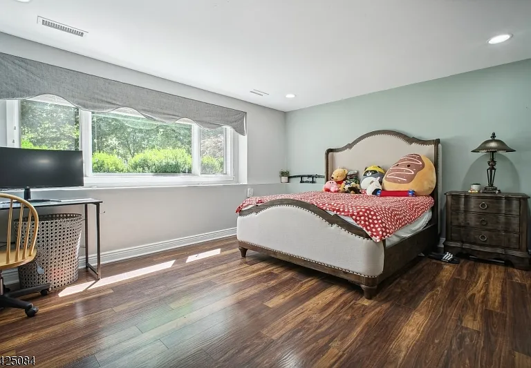 195 Chaucer Dr — Photo 17