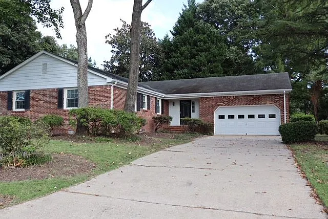 Brick ranch w/ long driveway