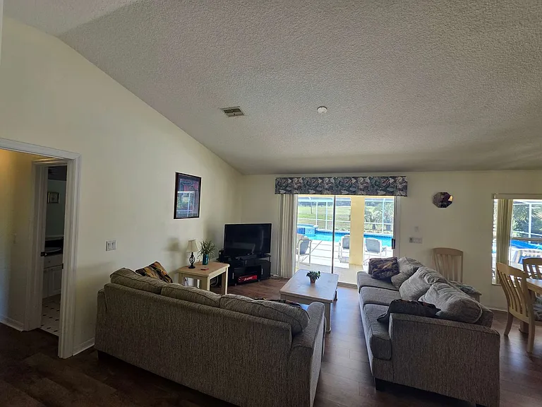 1398 N Foxrun Ter — Photo 17