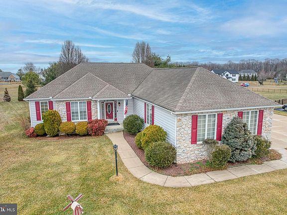 3rd image of 143 Rockland Dr