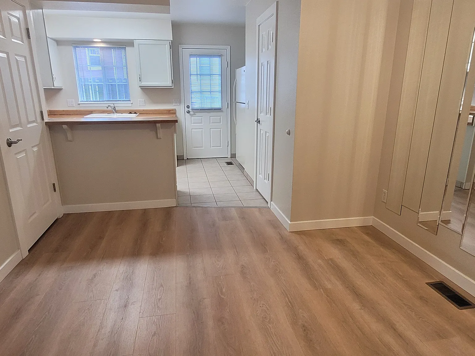 2 bed, 1.5 bath, 1102 sqft, $2,000 — Photo 4