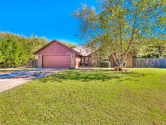 2nd image of 12101 Stockdale Pl