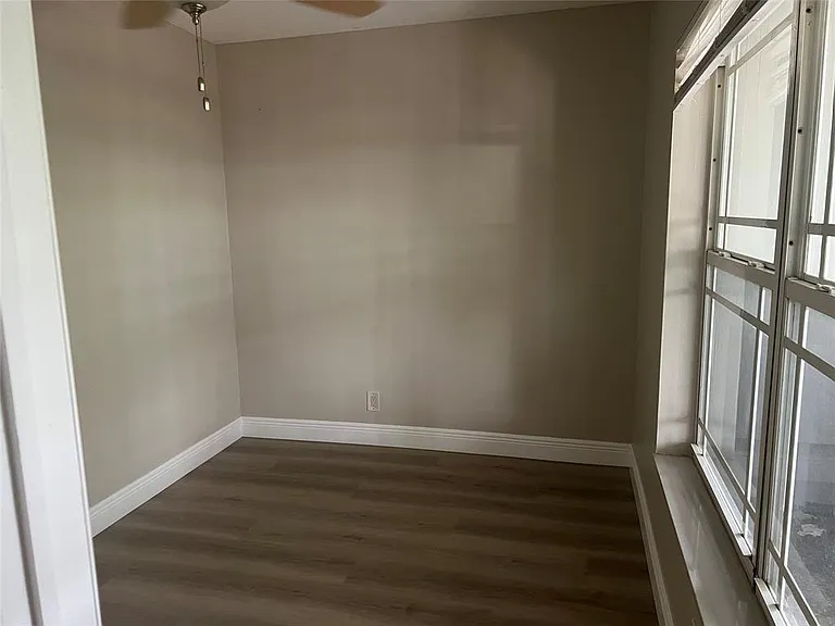 420 SE 13th Dr — Photo 12