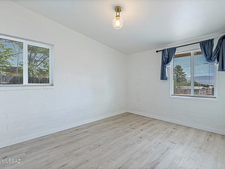 227 S Avenue B — Photo 18