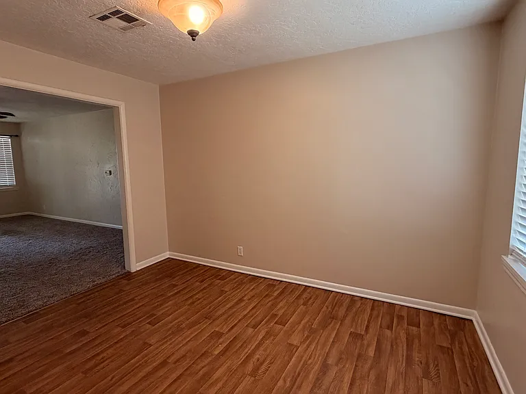 1313 E Edwards St — Photo 8