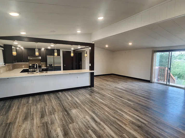 609 W Main St — Photo 3