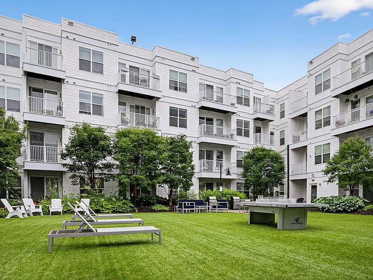 75 Tresser Blvd Apartments — Photo 41
