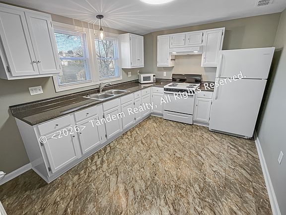 5th image of 2228 Ashwood Ave #A