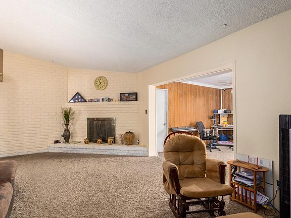 3rd image of 302 W Topeka Dr
