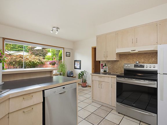 4th image of 2822 Upland Cres