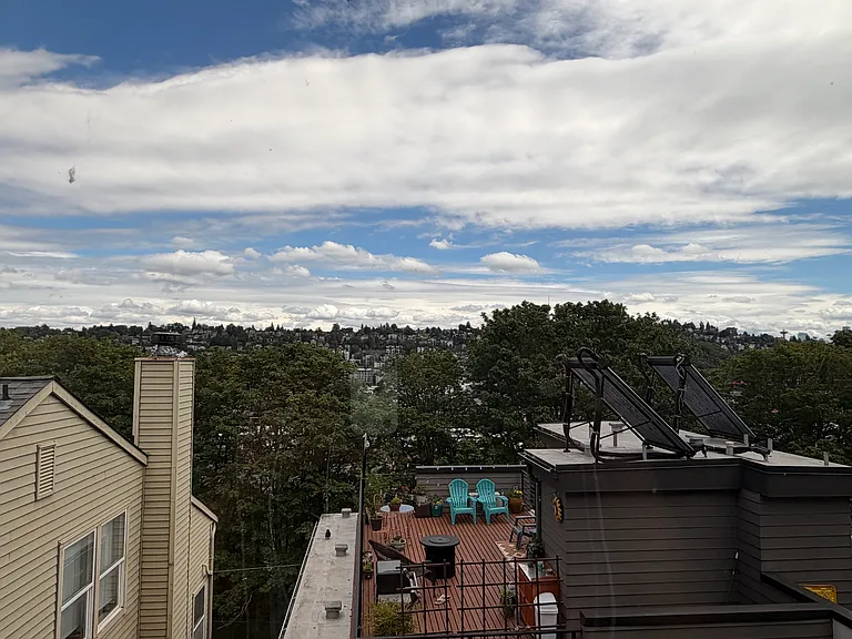 2304 W Lynn St — Photo 24