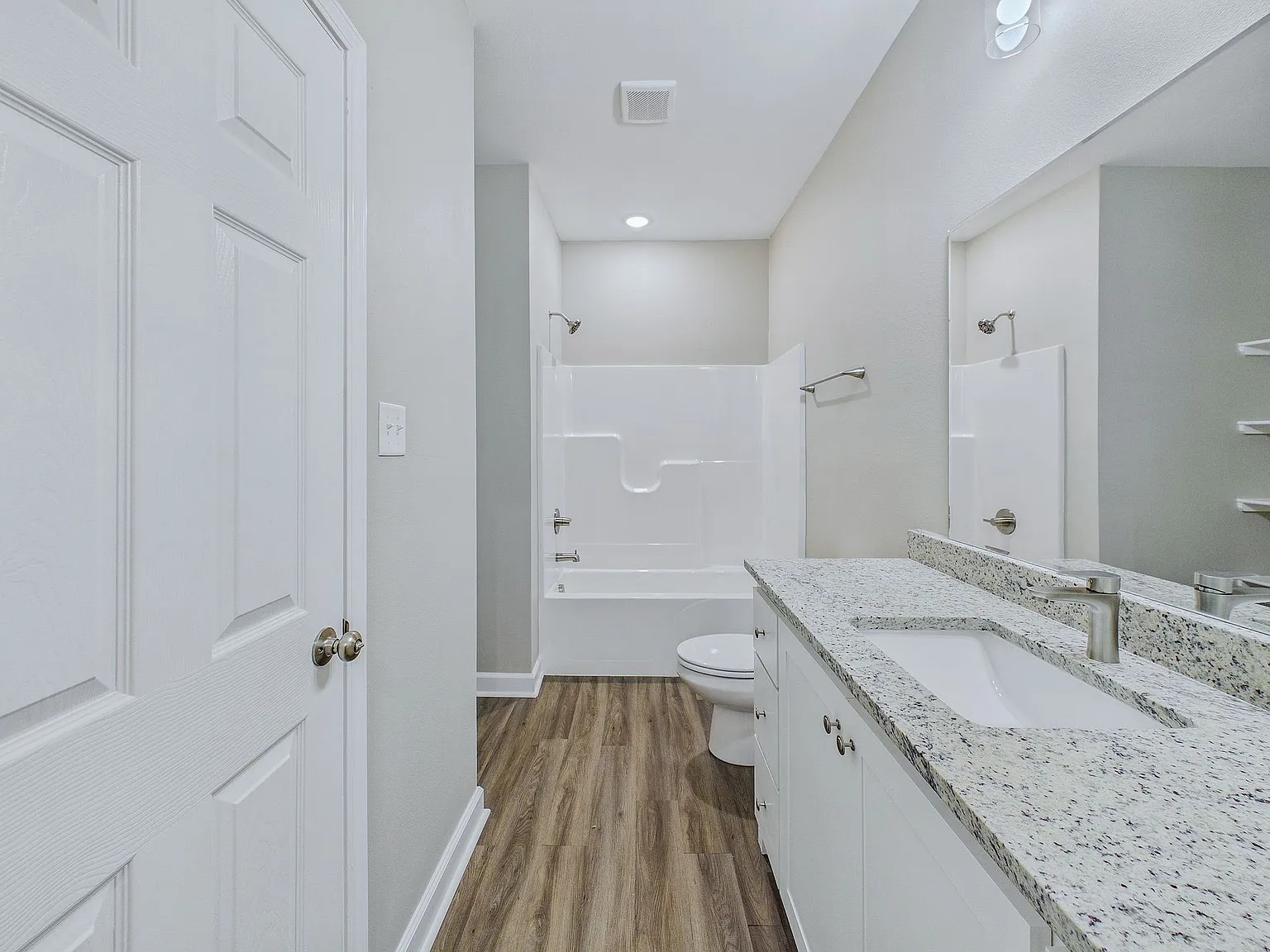 402 Redbud Ct — Photo 3
