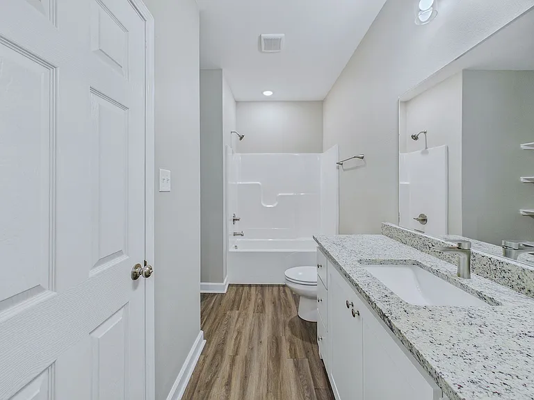 402 Redbud Ct — Photo 3