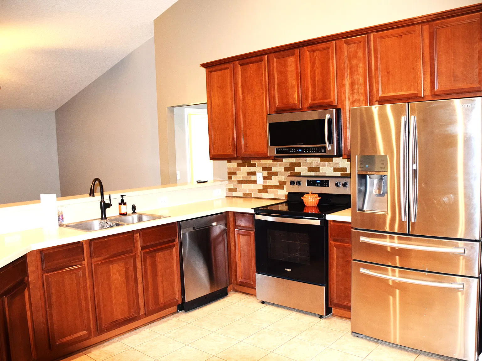 3 bed, 1861 sqft, $2,425 — Photo 4