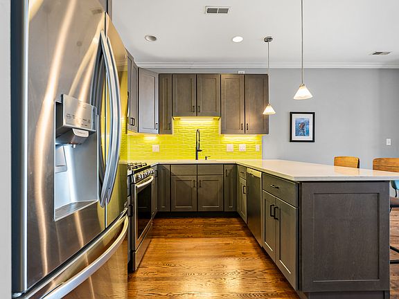 5th image of 4704 N Kenmore Ave APT 3C
