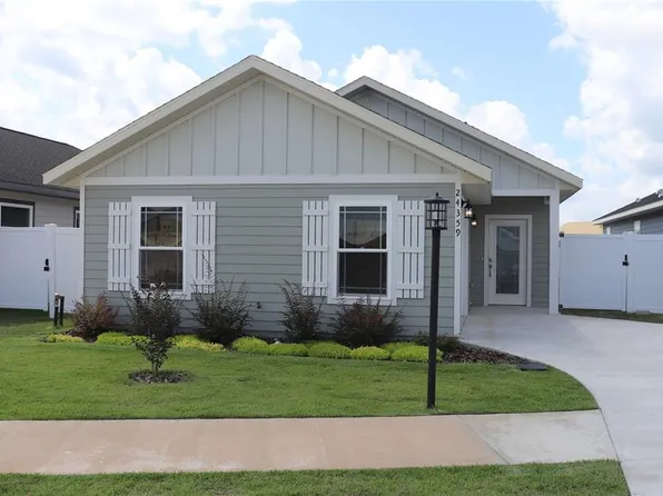 24359 SW 17th Ln, Newberry, FL 32669