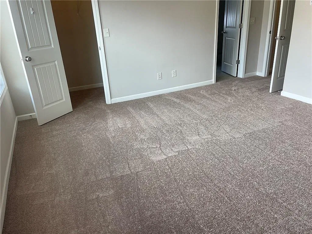 3 bed, 2.5 bath, 1960 sqft, $2,000 — Photo 4