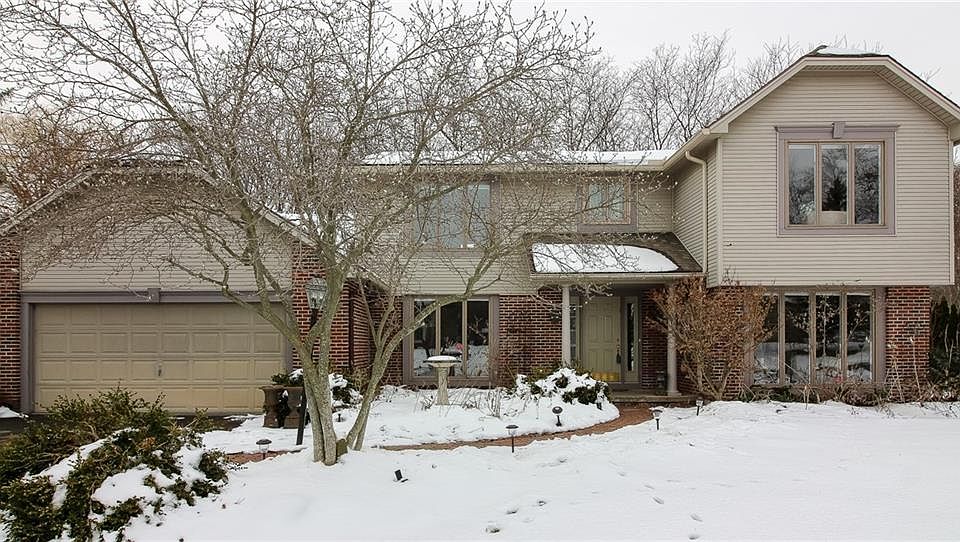1st image of 34 High Hill Dr