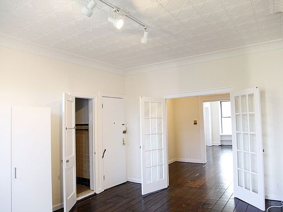 2nd image of 478 Henry St APT 3