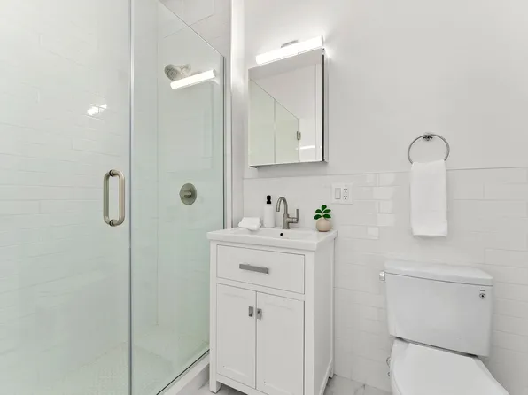 233 Clermont Avenue 3 image 8 of 9