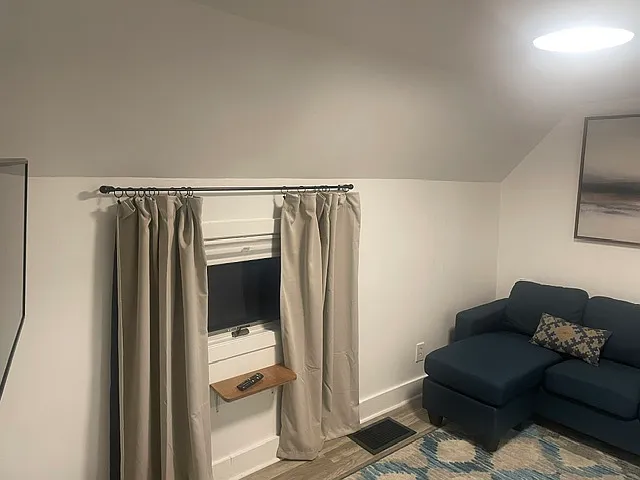 555 Franklin Ave — Photo 12