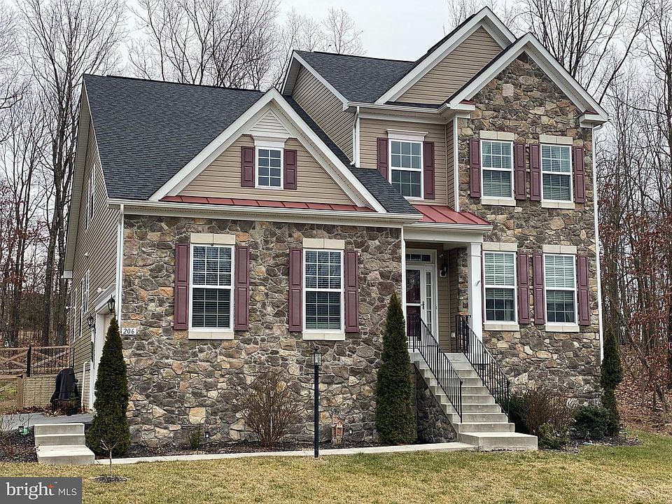 1st image of 206 Country Club Dr