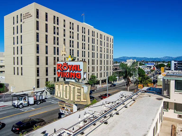 Royal Viking Apartments — Photo 47