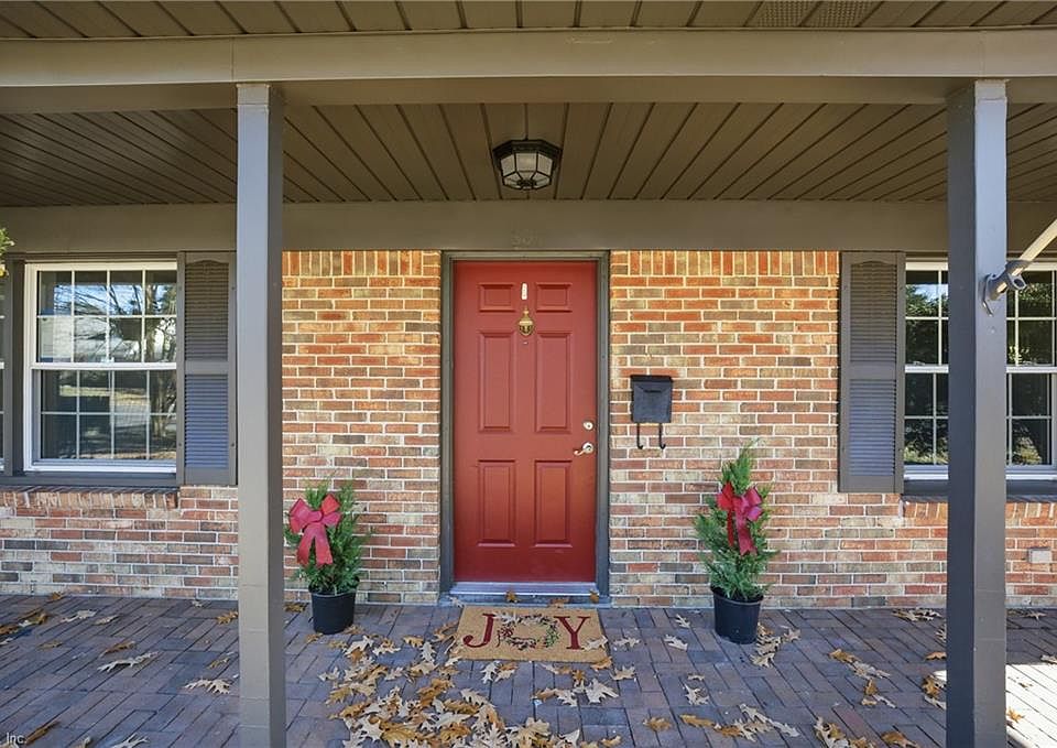1st image of 804 Roberto Dr