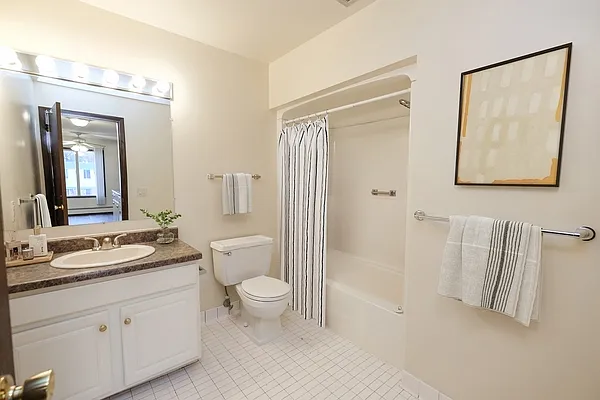 Como Park Apartments — Photo 17