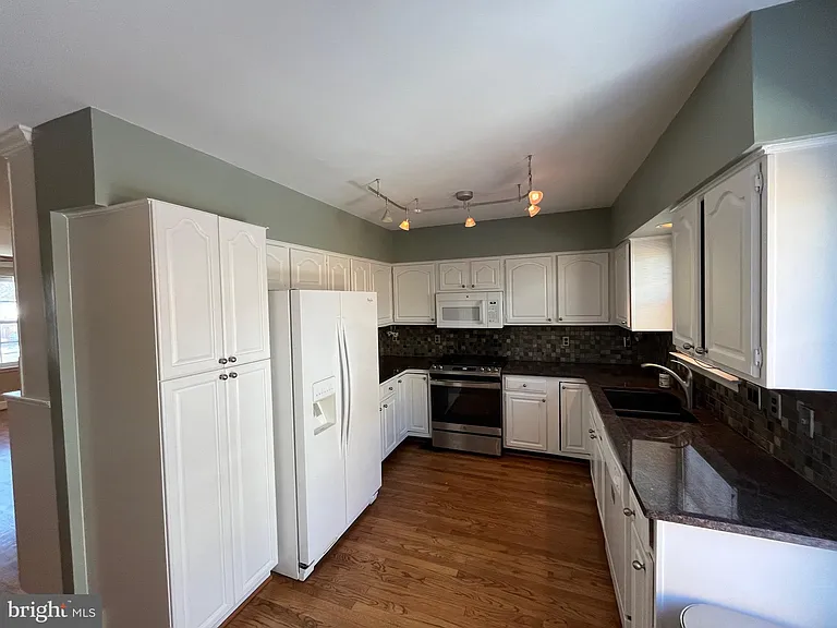 17 Herbert St — Photo 3