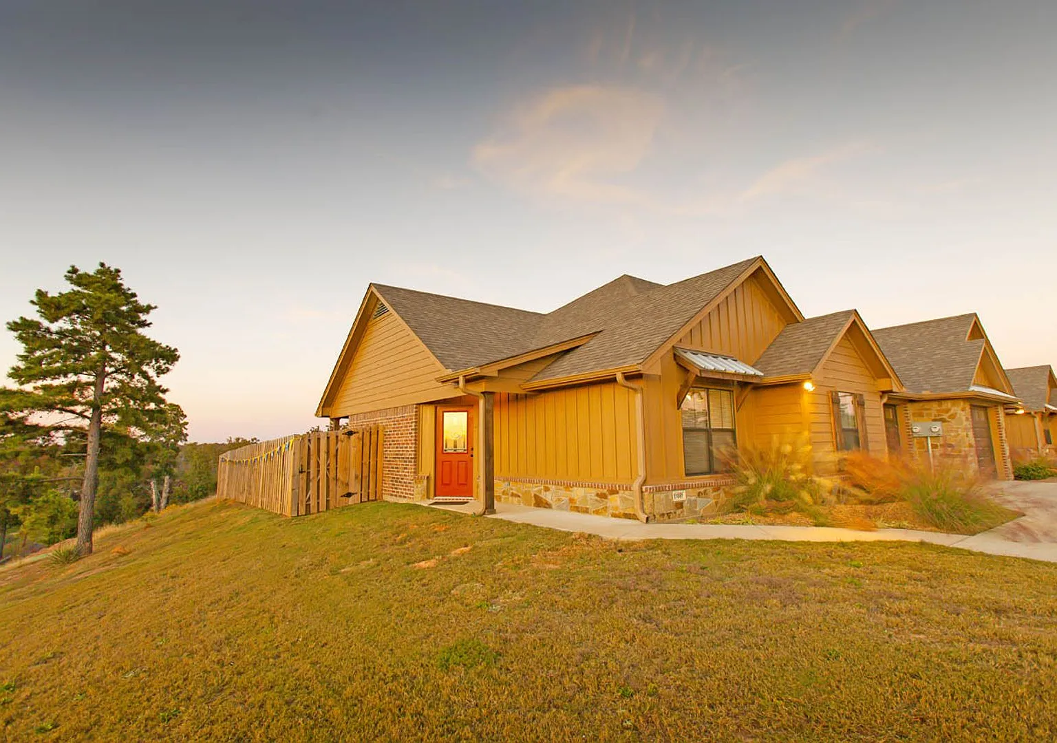Stunning 3 bed, 2 bath, 1 car garage located in West Tyler!! — Photo 3