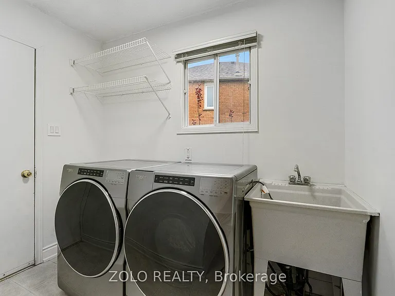 272 Elman Cres — Photo 18