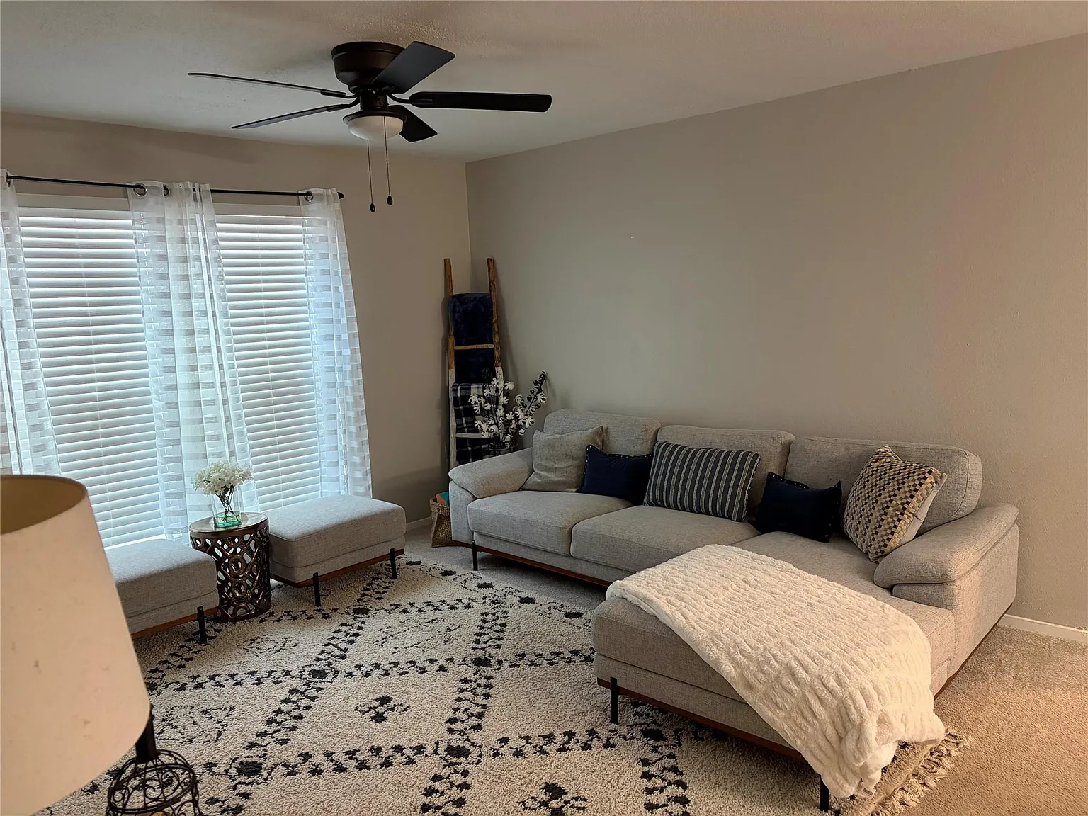 2 bed, 1.5 bath, 1098 sqft, $1,400 — Photo 2