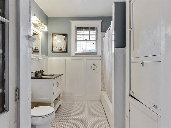 5th image of 316 1/2 Broadway St