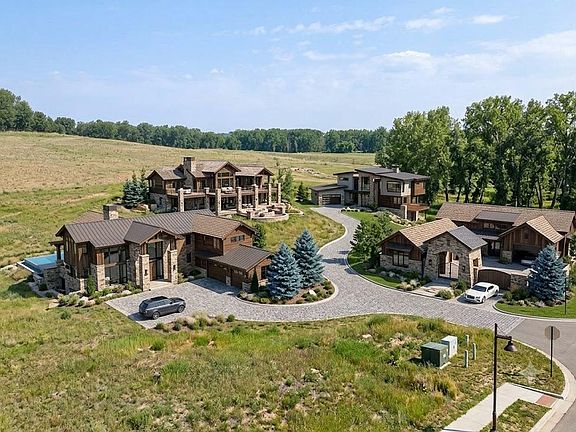 3rd image of Ranchette Dr