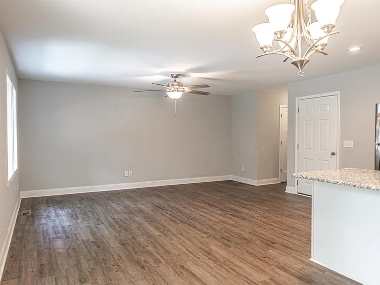 1040 W Indiana Ave — Photo 5