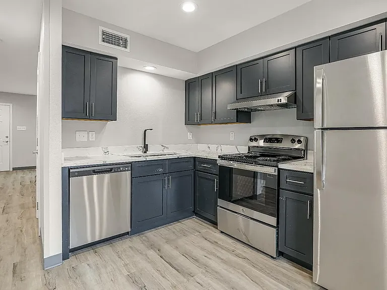 River Oaks Apartments — Photo 7