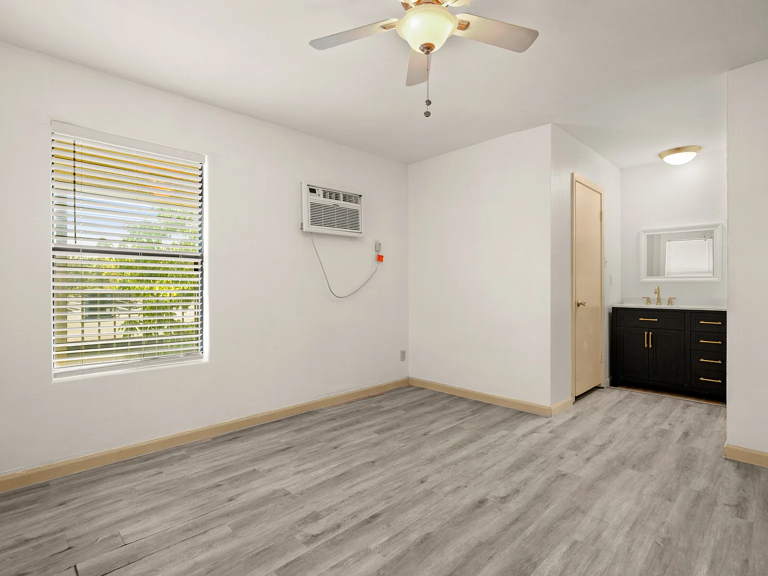 Studio, 390 sqft, $800 — Photo 3