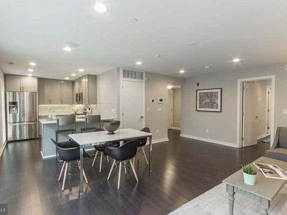4th image of 720 S Sartain St #2